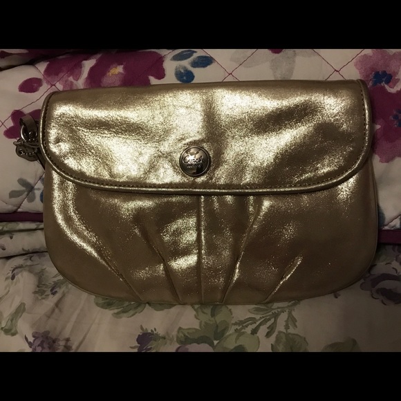 Coach - Picture 2 of 5